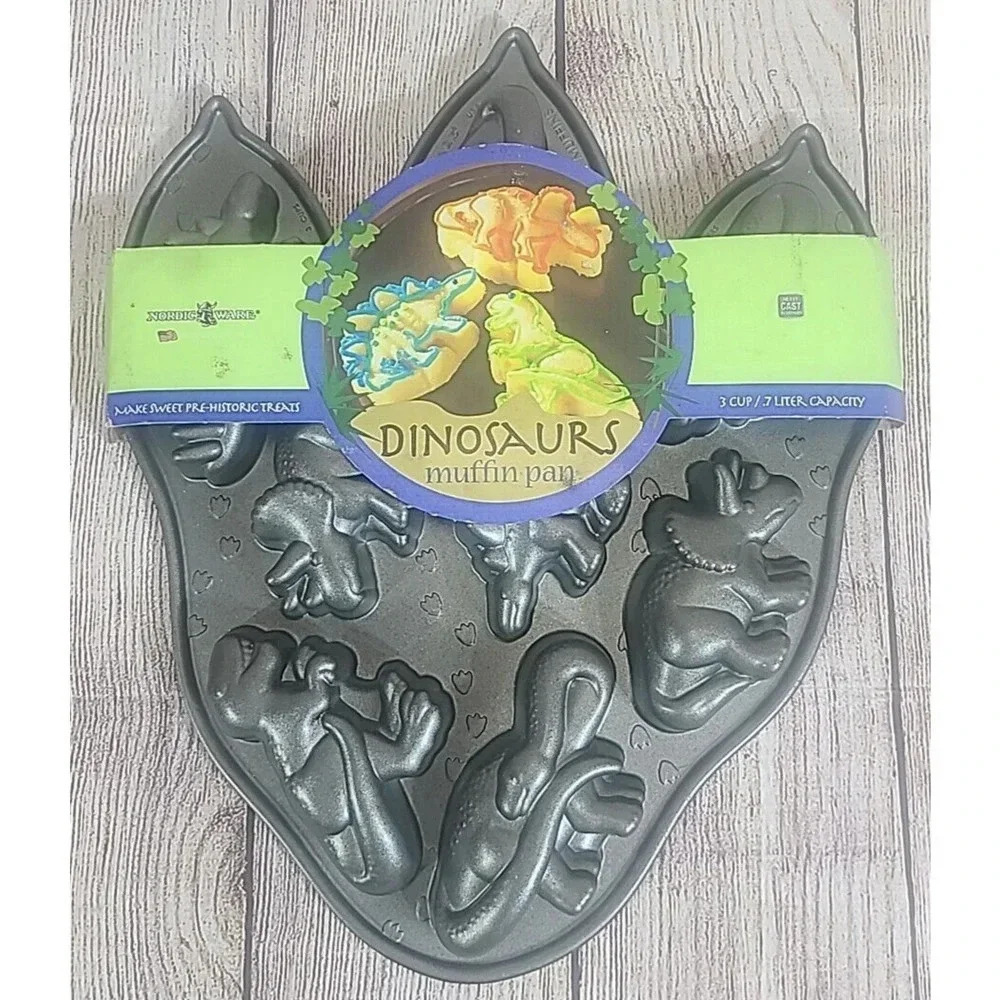 Nordic Ware Dinosaur Muffin Pan Heavy Cast Aluminum Bundt Cupcakes Baking New
